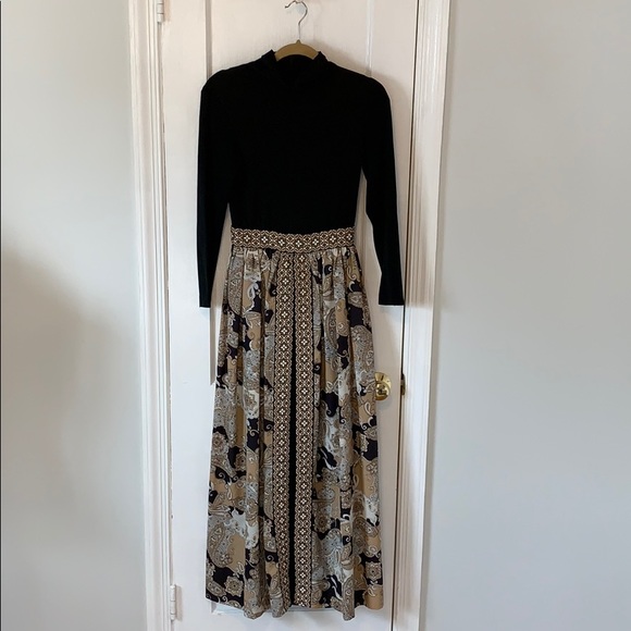 Vintage Pants - Black jumpsuit with embroidered open skirt
